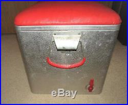 1960's OLD MILWAUKEE beer metal portable COOLER / ICE CHEST TOP CONDITION