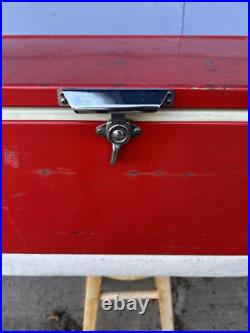 1976 Vintage Coleman Metal Cooler Chest Red & White 22.5 x 16 x 14 READ