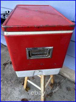 1976 Vintage Coleman Metal Cooler Chest Red & White 22.5 x 16 x 14 READ