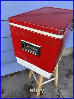 1976 Vintage Coleman Metal Cooler Chest Red & White 22.5 x 16 x 14 READ