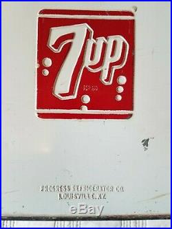 7UP Picnic Cooler Metal Soda Pop Original vintage 8x17x11 1950s Ice Chest neat