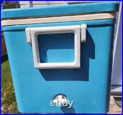 COLEMAN CANADA SNOW-LITE STEEL BELTED LOW BOY COOLER WITH TRAY 22x13.5x13 INCHES COLEMAN CANADA SNOW-LITE STEEL BELTED LOW BOY COOLER WITH TRAY 22x13.5x13 INCHES