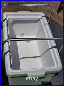 Coleman Picnic Style Cooler Ice Chest Metal Folding Handles Mint Green VTG 1972