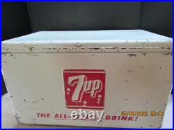 VINTAGE 1960s 7 UP BUBBLES SODA METAL ICE COOLER CHEST WITH DRAIN