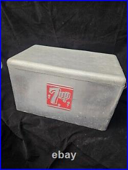 VINTAGE 1960s 7 UP BUBBLES SODA METAL ICE COOLER CHEST with DRAIN CRONSTROMS 22X13