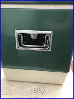 VINTAGE 1970s Green Coleman Metal Ice Chest Cooler Good Condition! WOW 22x13x15