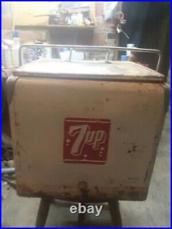 VINTAGE 7UP SEVEN UP METAL COOLER 1950's with drain plug free shipping