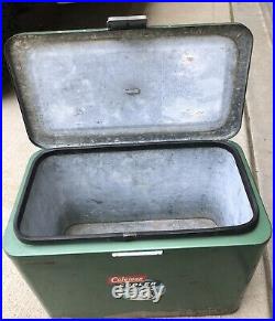 VINTAGE GREEN 16.5x9x13 METAL COLEMAN COOLER PENGUIN HOLDS THE COLD FISHING