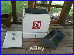 Vintage 1950's 7up metal Cooler ALL ORIGINAL CONDITION & Very Nice