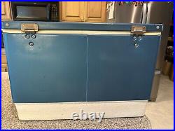 Vintage 1975 Large Snow Lite Blue COLEMAN Metal Cooler Handle Doesn't Close