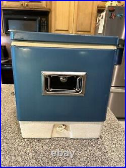 Vintage 1975 Large Snow Lite Blue COLEMAN Metal Cooler Handle Doesn't Close