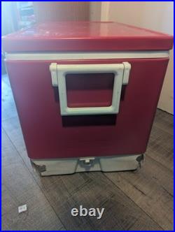 Vintage 1976 Red Coleman Cooler Metal Ice Chest 22.5 15.5 13.5