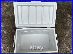 Vintage 1977 Coleman Green Metal & Plastic Cooler 22 x 14 x 12