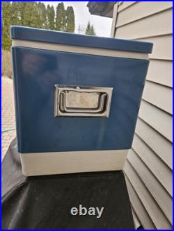 Vintage 1977 XL 89 Quart Coleman Ice Blue Steel Belted Metal Cooler 28