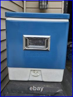 Vintage 1977 XL 89 Quart Coleman Ice Blue Steel Belted Metal Cooler 28