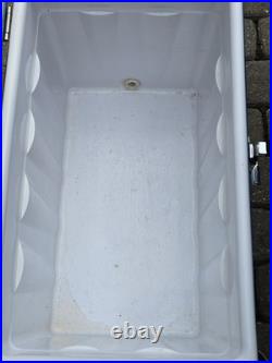 Vintage 1977 XL 89 Quart Coleman Ice Blue Steel Belted Metal Cooler 28