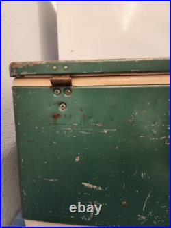 Vintage 1981 Coleman Camping Cooler Retro Green Metal/Plastic Ice Chest 22x16x14