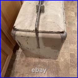 Vintage 7UP Metal Cooler Progress Refrigerator Co Soda Ice Chest 1950s