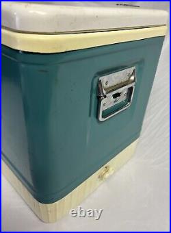 Vintage Aqua Blue Metal Coleman Diamond Badge Ice Chest Cooler Camping Mag-Lock