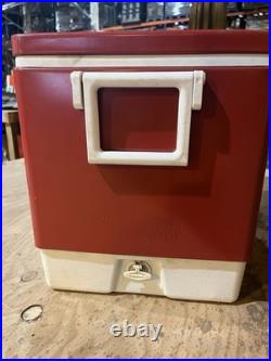 Vintage Coleman Cooler 1970's Red Logo 22.5 x 16 x 13.5. Good Condition. Clean Vintage Coleman Cooler 1970's Red Logo 22.5 x 16 x 13.5. Good Condition. Clean
