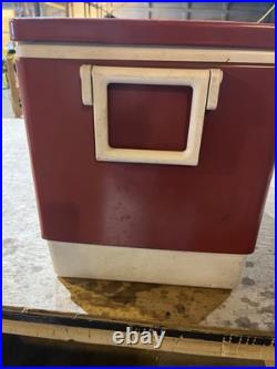 Vintage Coleman Cooler 1970's Red Logo 22.5 x 16 x 13.5. Good Condition. Clean Vintage Coleman Cooler 1970's Red Logo 22.5 x 16 x 13.5. Good Condition. Clean