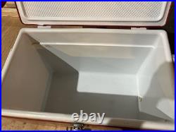 Vintage Coleman Cooler 1970's Red Logo 22.5 x 16 x 13.5. Good Condition. Clean Vintage Coleman Cooler 1970's Red Logo 22.5 x 16 x 13.5. Good Condition. Clean