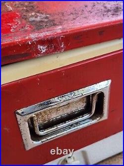 Vintage Coleman Metal Cooler Chest Red & White 22.5 x 16 x 14 TF