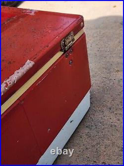 Vintage Coleman Metal Cooler Chest Red & White 22.5 x 16 x 14 TF