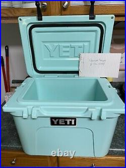 YETI Roadie 20 Cooler Seafoam Green